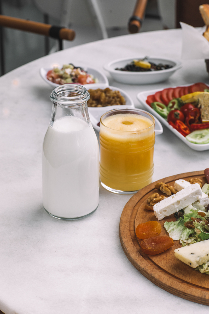 纯奶和酸奶一起喝好吗？营养专家这样说！