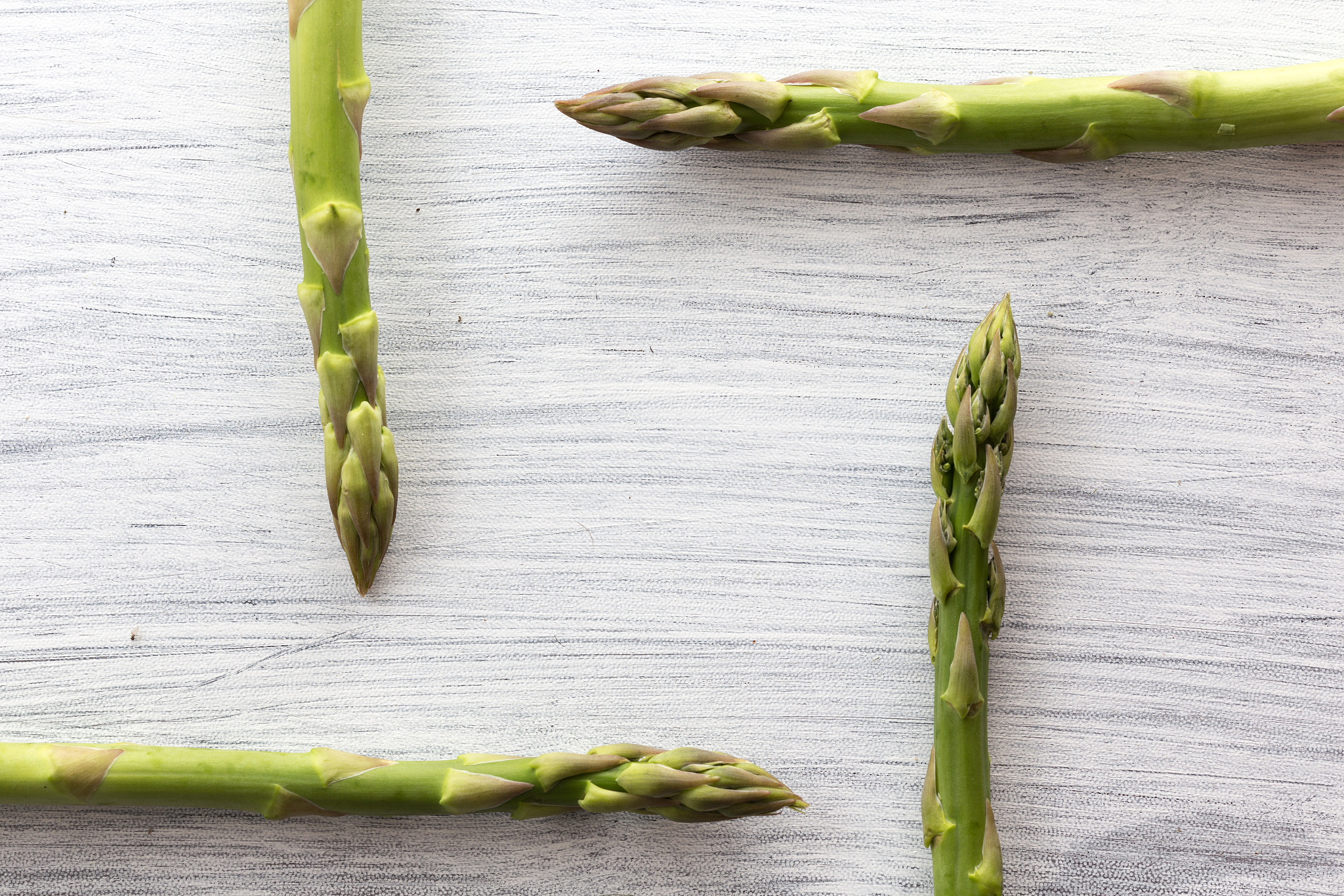 vier stangen gruener spargel