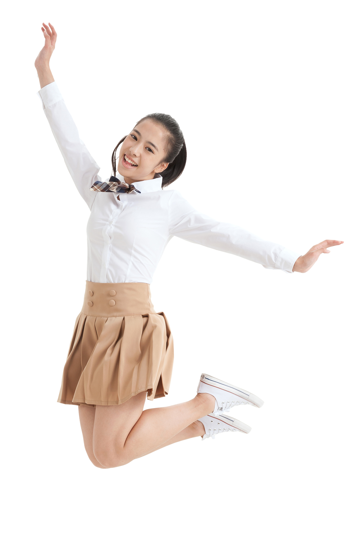 一个中学女生跳跃