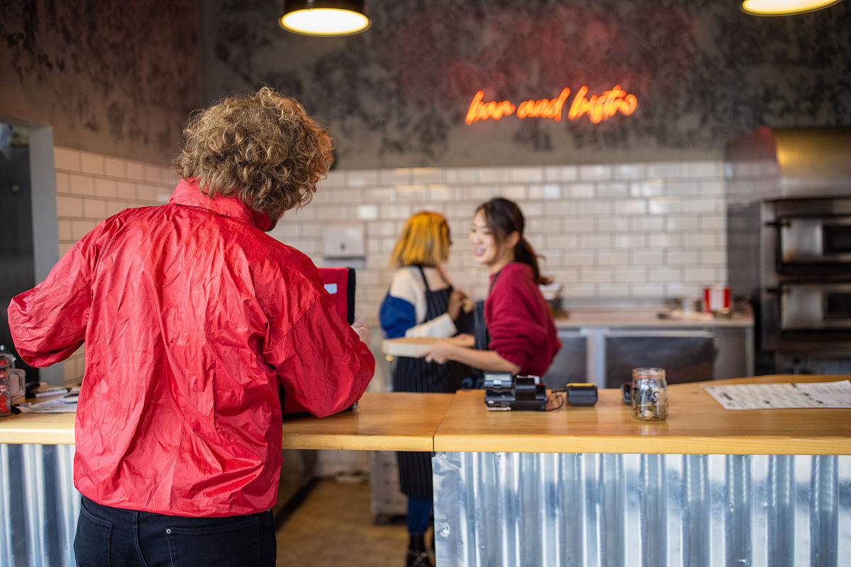 写一份大学生创业计划书关于健康餐饮的企业概况应包括创业项目选择理由、主要产品和服务、目标及目标潜在客户、发展前景或目标不分条