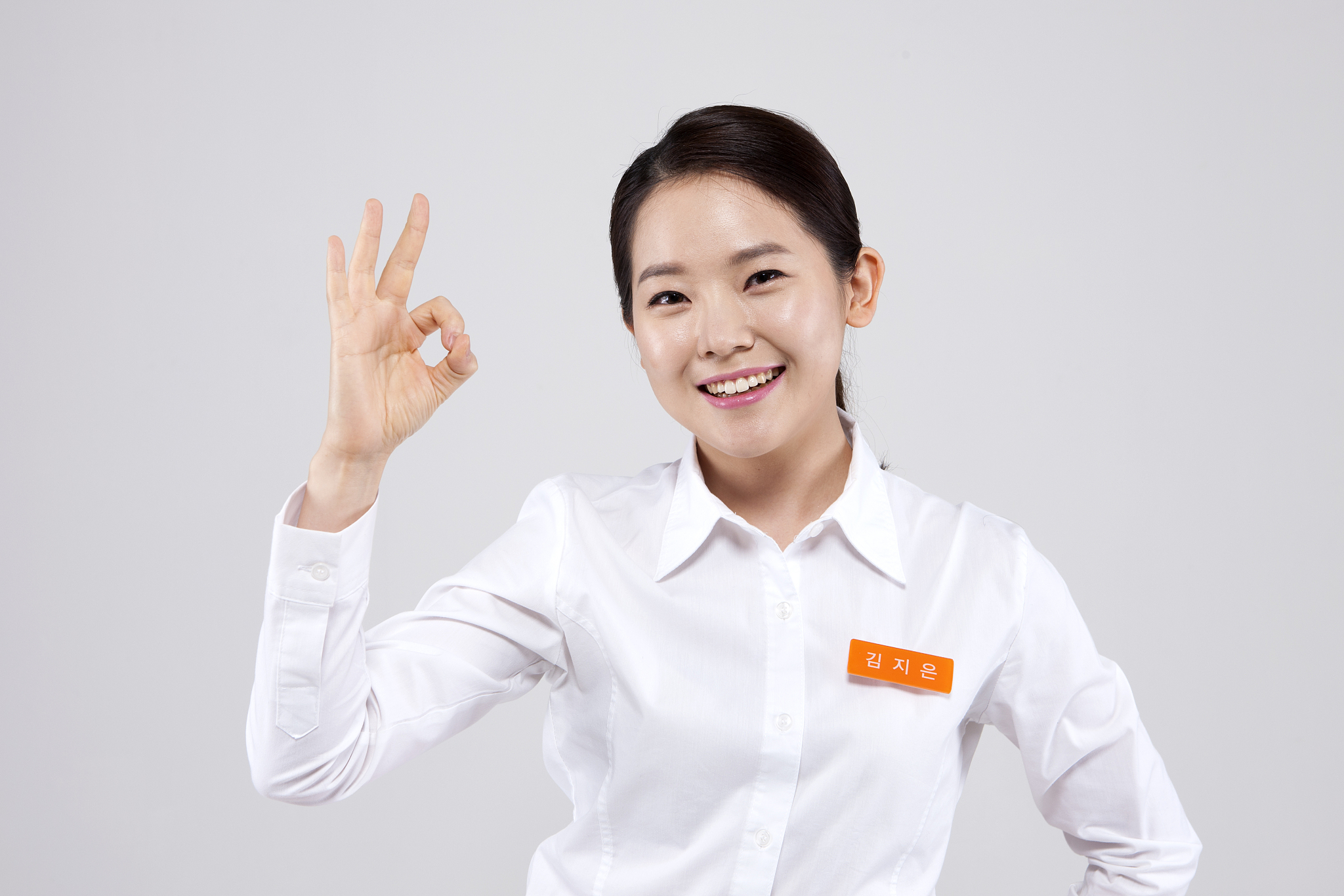 <strong>兼职</strong>工作人员,小商店,一个物体,一个人,数字1,白茄子,女人,青年女人