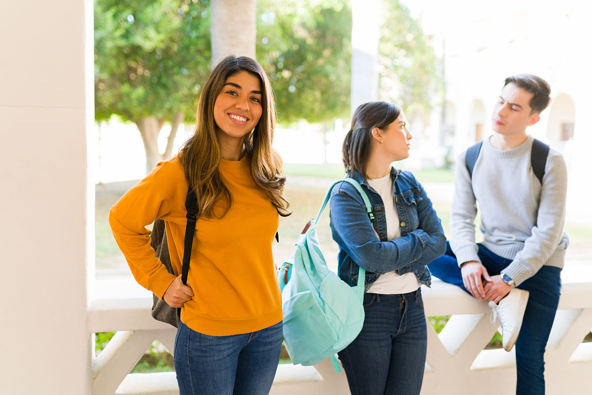 2019年四川外国语大学教育学院招生老师QQ及电话