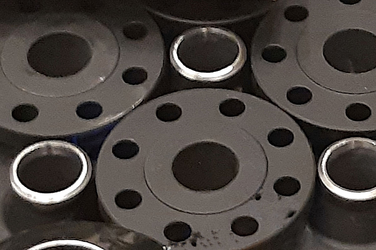 翻译
 Single-use gaskets must not be reused for pressure applications >160 psi nor any flange assembly application unless following an alternative replacement/ use schedule from the gasket manufacturer.