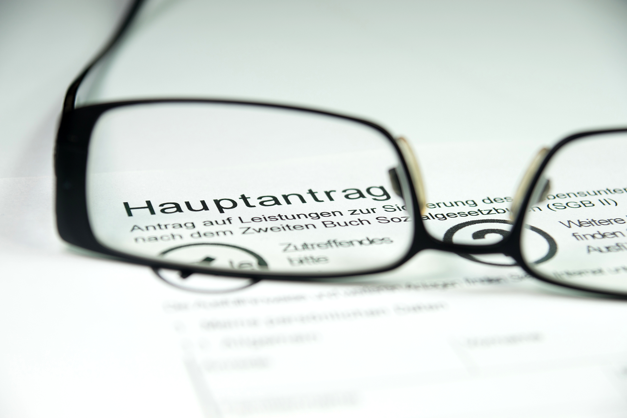 重庆大专卫校毕业了是自己找工作还是学校分配工作