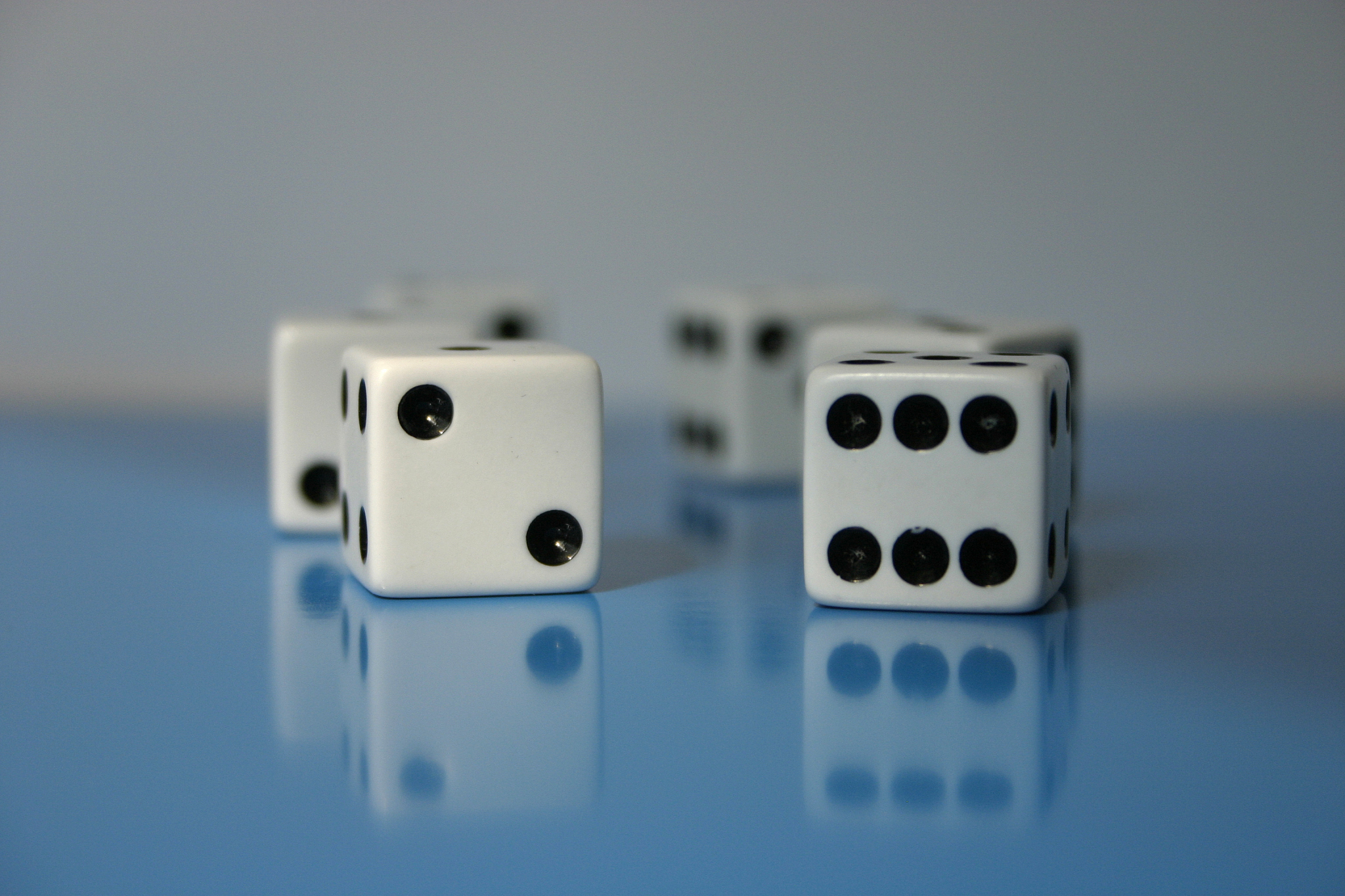 骰子游戏规则修改：第三次和第四次投掷决定胜负