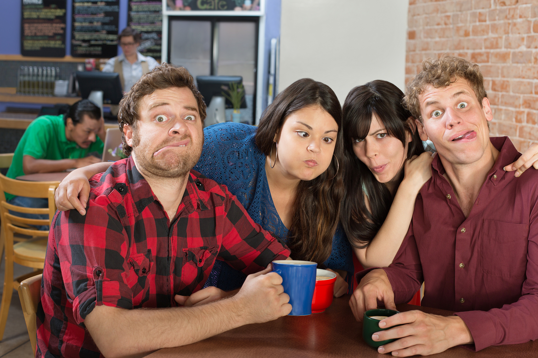 用英文写这篇论文的从《老友记》和《爱情公寓》中看中美幽默的表达差异分的部分段落尽量长一点严谨一点这部分标题如下Comedic Styles32 Ipartment爱情公寓321 Cultural References and Wordplay322 Satire and Irony323 Visual Gags and Physical Comedy