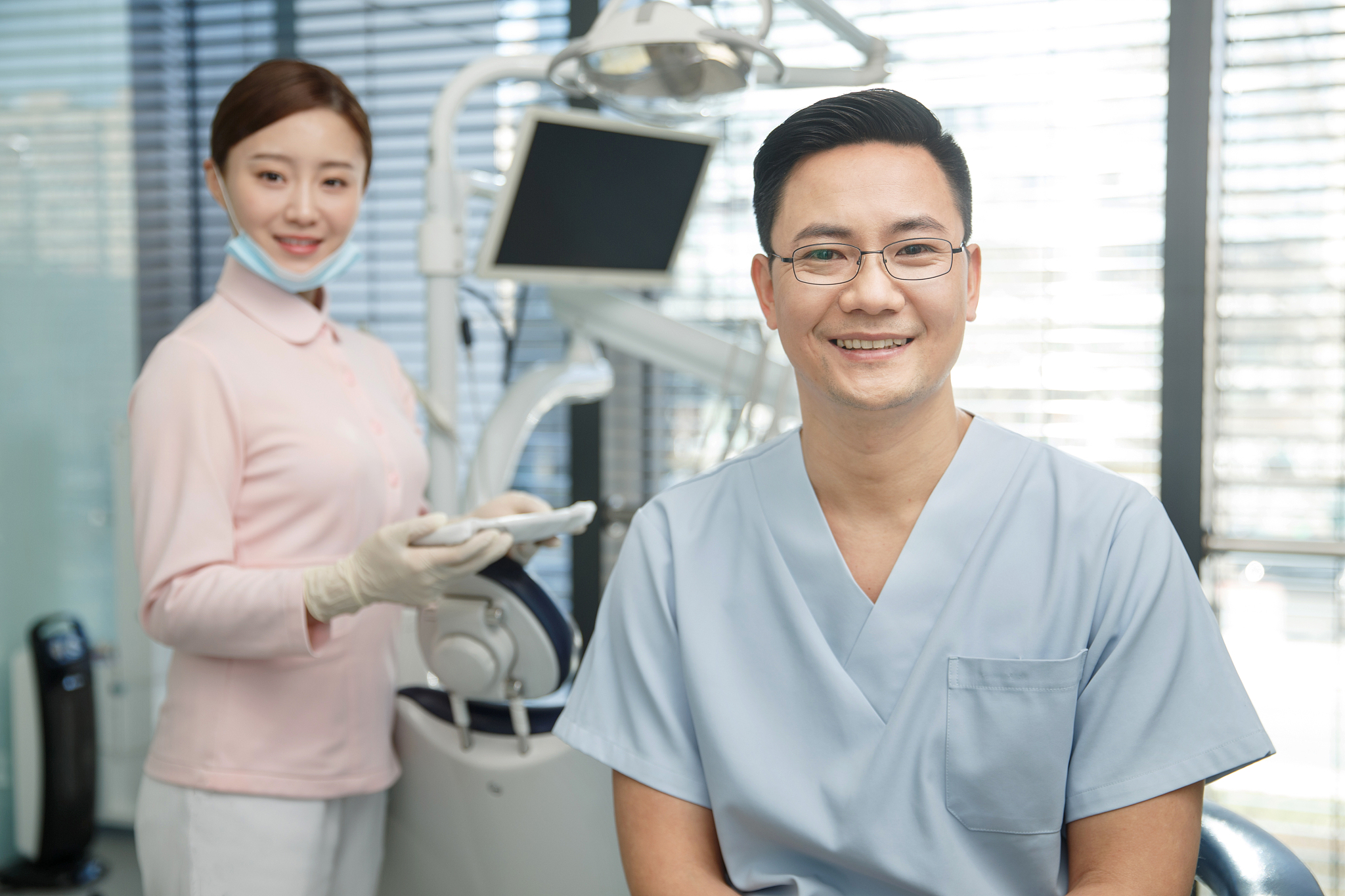 厦门口腔医学技术女生适合学吗？未来发展前景怎么样？