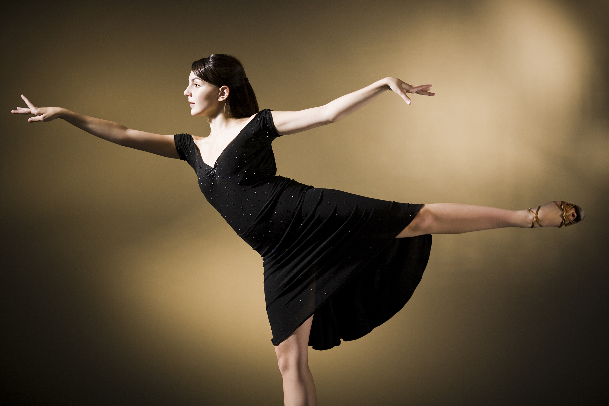 舞蹈演员的手指不是常作兰花状吗改为陈述句