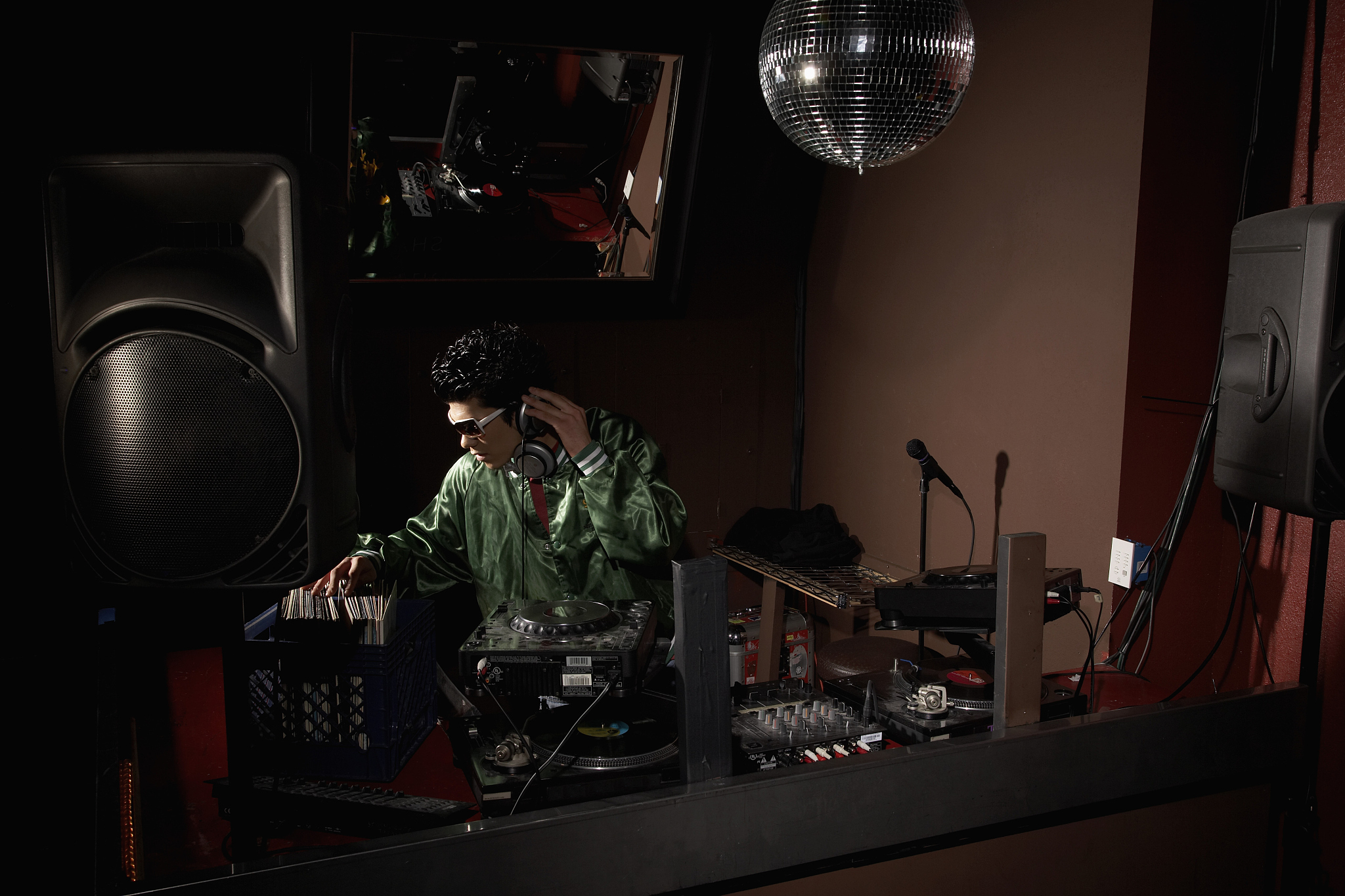 帮我制作一首歌