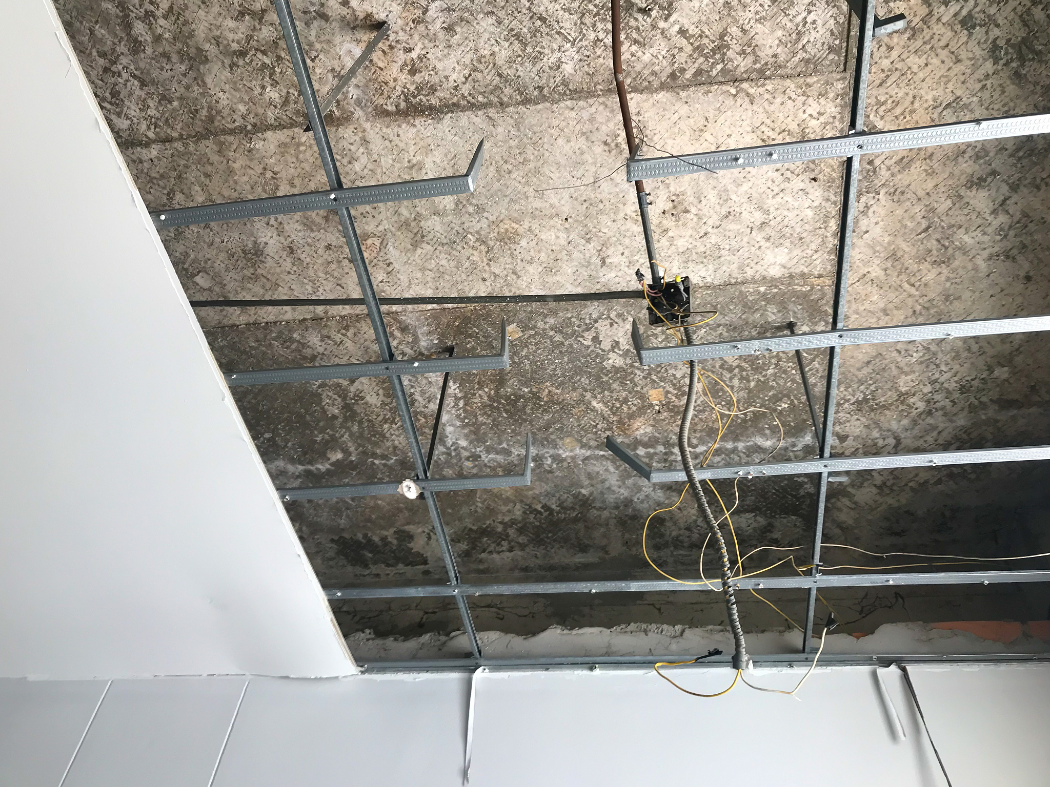 吊顶脱落怎么修复？