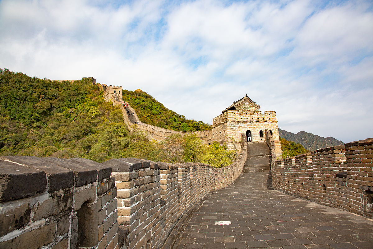 生成一篇关于长城的文章