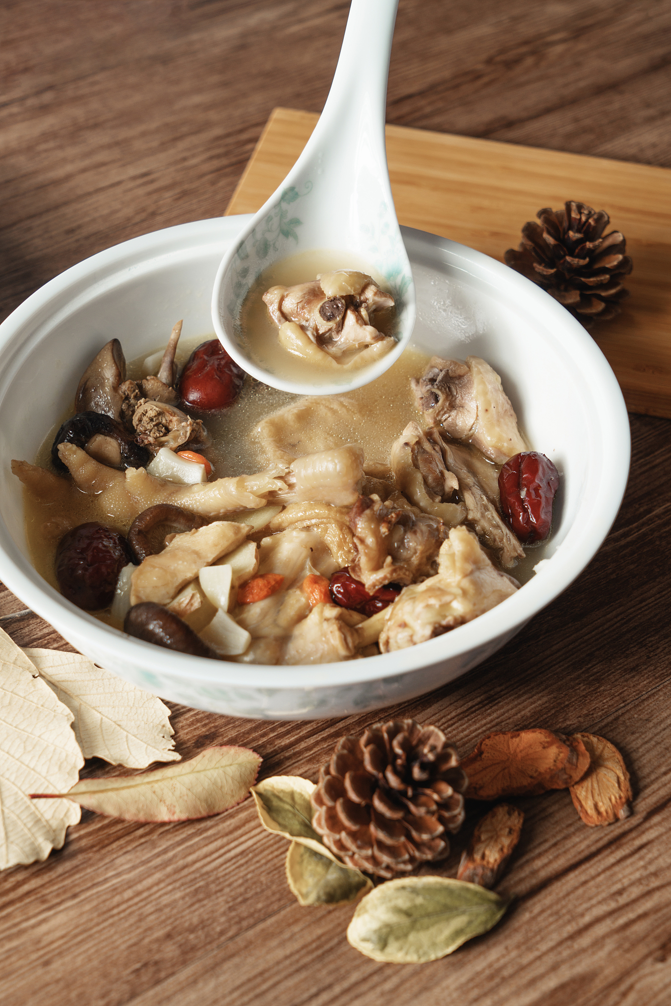 当归生姜羊肉汤功效和禁忌人群有哪些？ - 专业解答