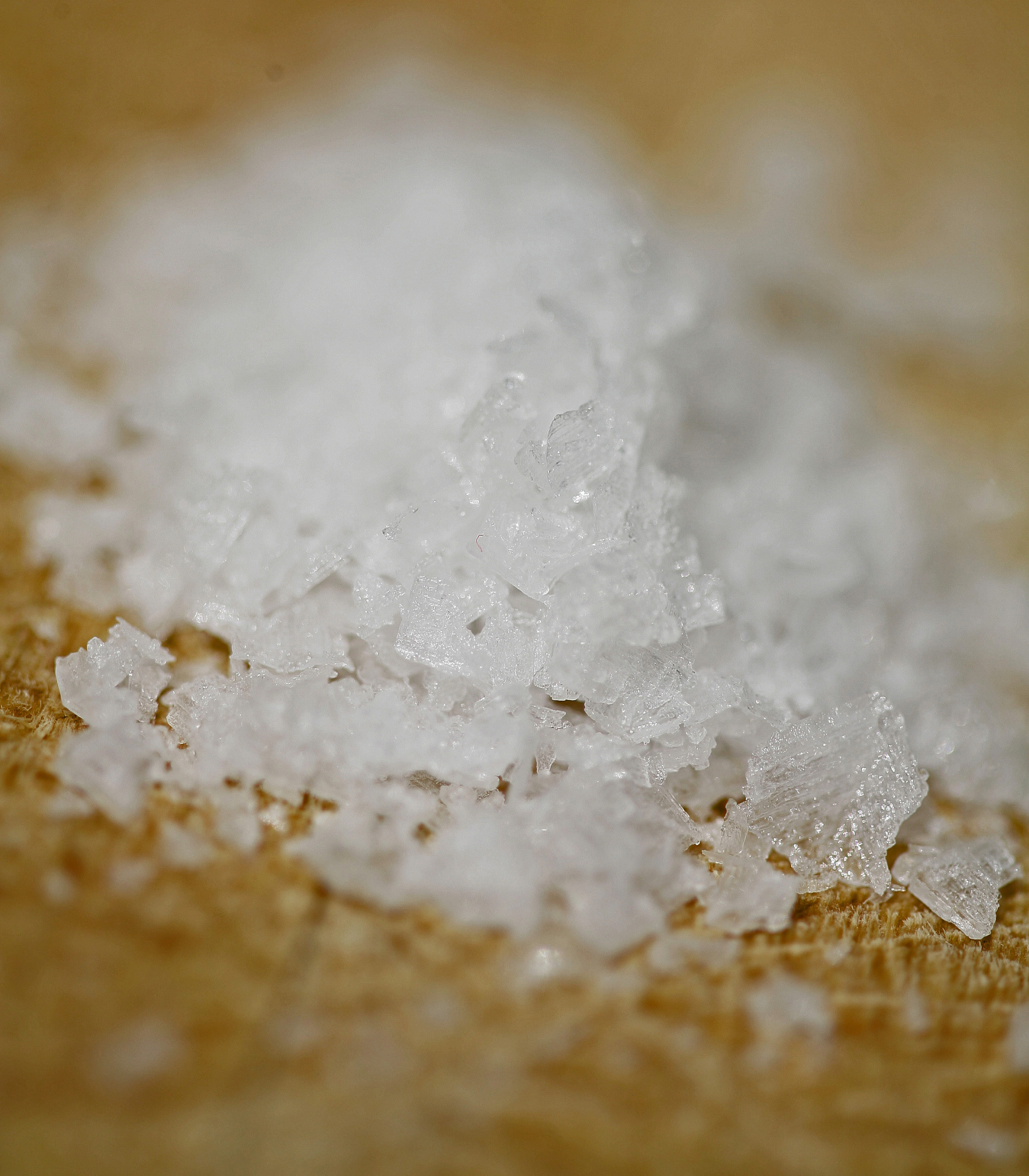 新土豆撒上食用苏打粉为什么会变湿？