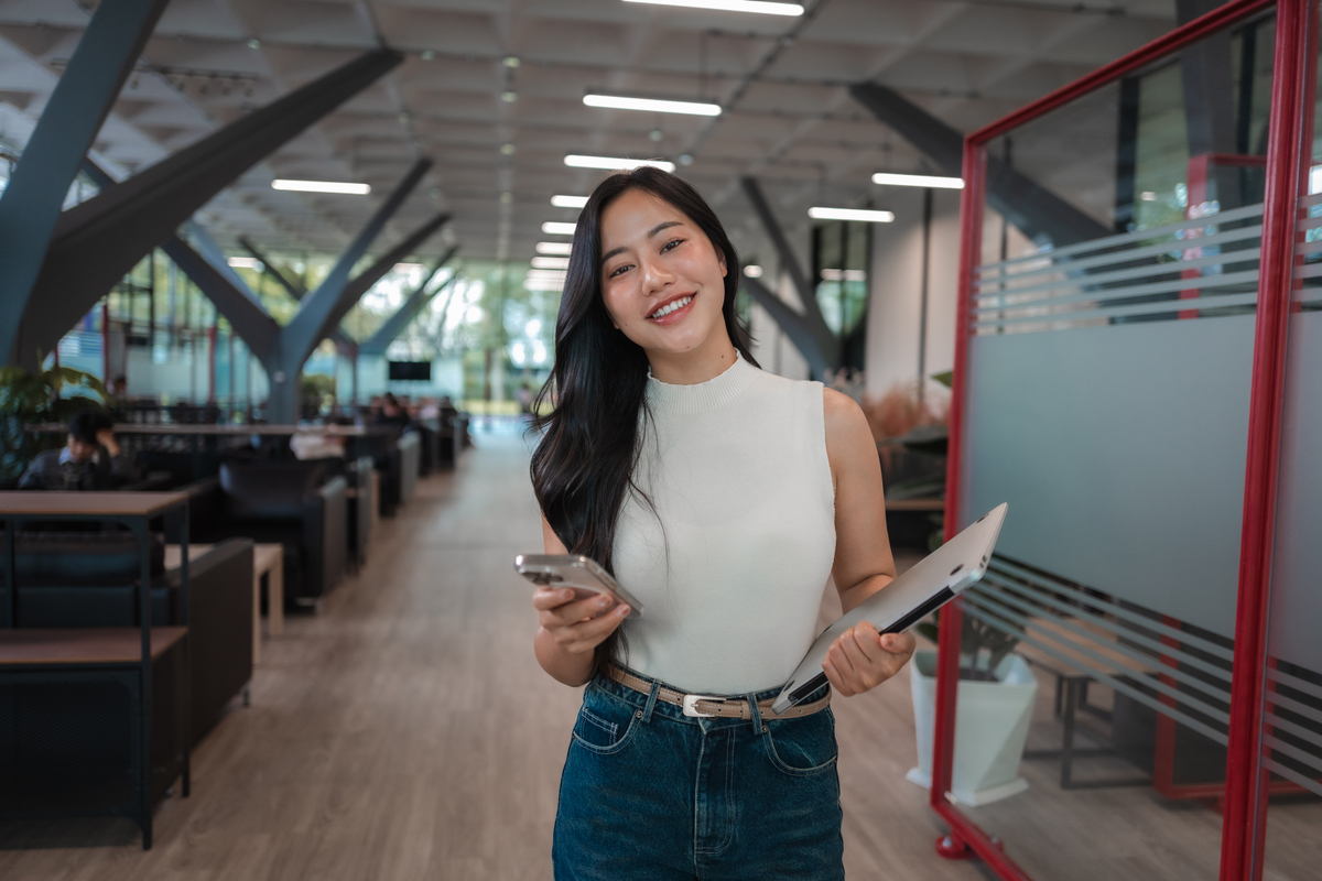 写一篇关于中国式现代化全面推进中华民族伟大复兴内涵中文化现代化的核心内容写成一段话的形式。