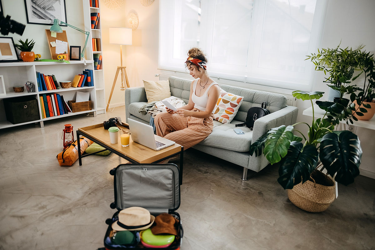 初次造访他家，他先带我参观了他的房间