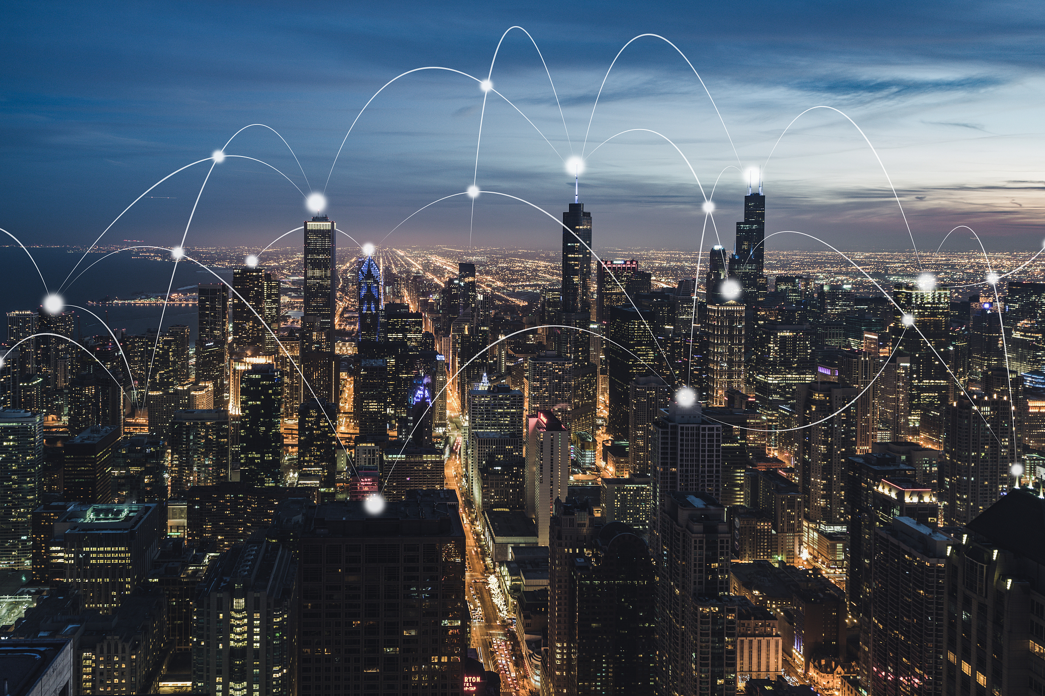 现代城市突然间失去了信号会对政治经济生活方面差生哪些影响？人们又该如何应对？这种情况可能会导致以下影响：1 通信受阻：手机、电视和互联网等通信设备都无法正常运行。这将使人们难以与外界联系和获取信息。2 经济活动减缓：现代城市的经济活动很大程度上依赖于互联网。没有网络商业交易、金融交流和其他重要的商业活动都将受到影响。3 社会秩序混乱：失去通信可能导致一些问题。例如政府难以发出警报或指示失去通信后的