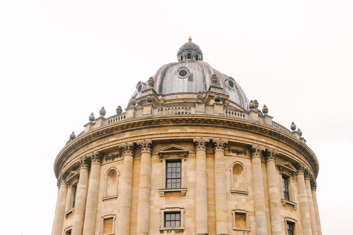 18世纪19世纪中西方建筑在楼梯上的异同点不少于1500字