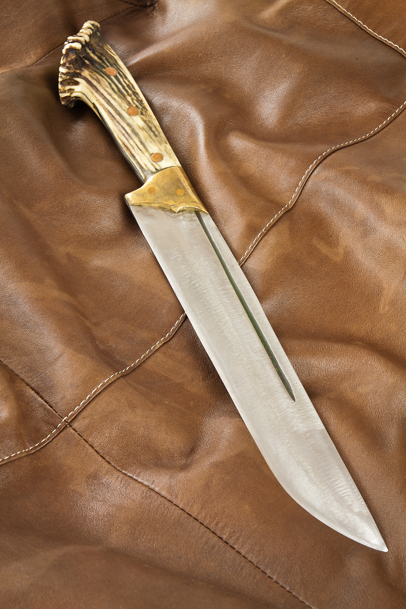 hunting knife and leather sheath
