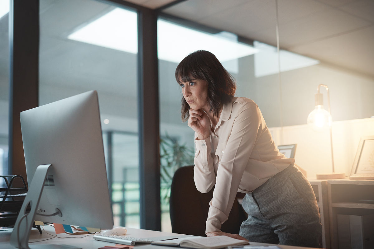 你现在身份是一名传媒专业学生请对论文章节 212 辩论赛的历史背景和意义 进行写作保证其内容逻辑性、合理性不要乱写：