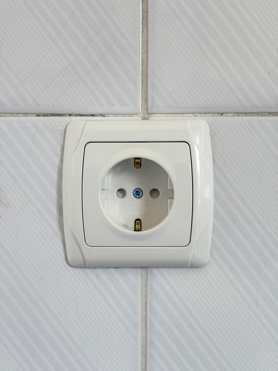 插座回路布线规范：线径、暗装、安全插座