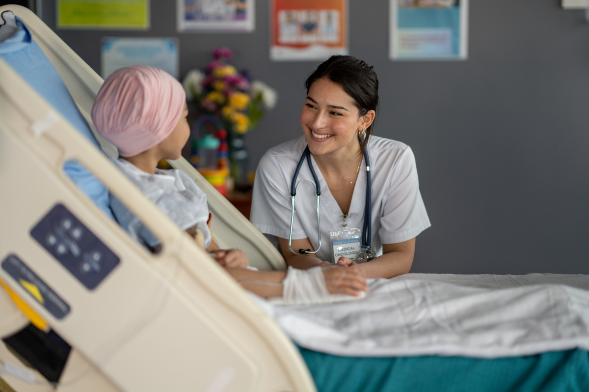 即将临盆的护士在值班过程中一位产妇摔倒羊水破了护士为产妇接生的过程中护士的羊水也破了护士与产妇一起生孩子写小说3000字