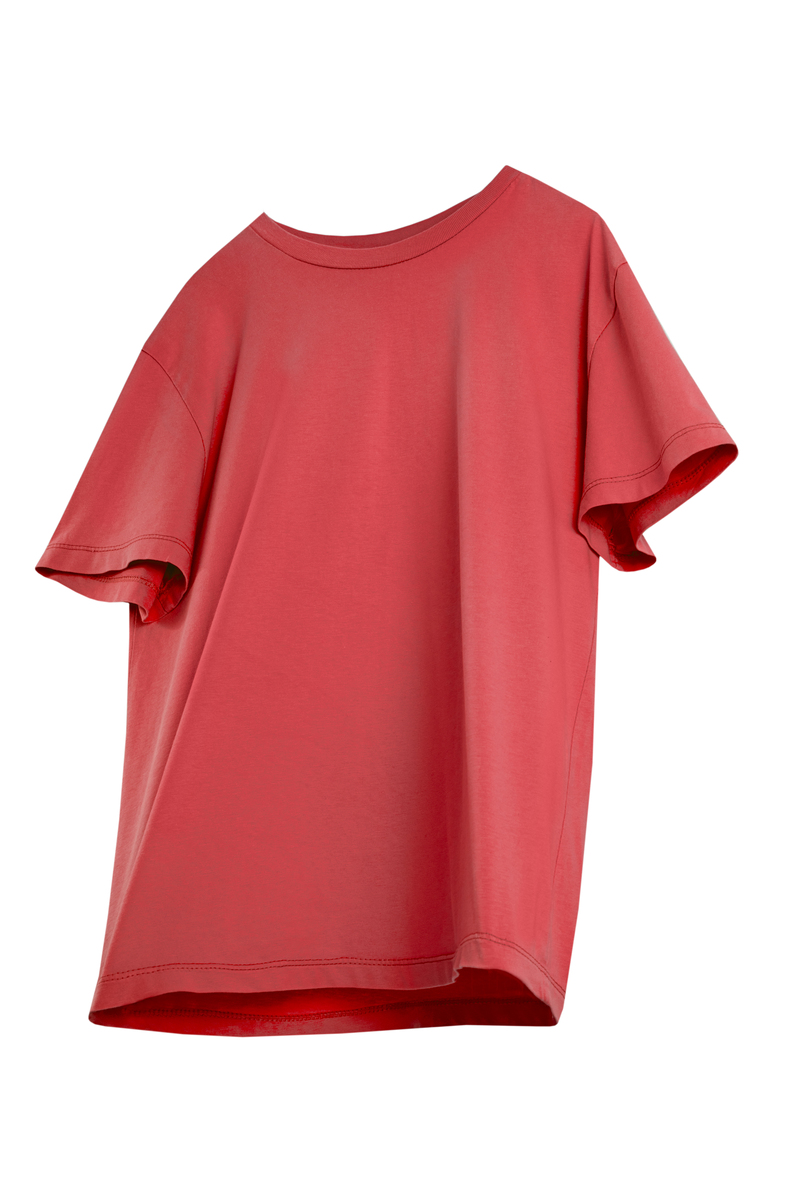 用美式英语写3条关于男士短袖翻领拼接衫T恤上衣 红色的好评以及其好评标题。结果格式为输出格式为：标题+：+好评内容。