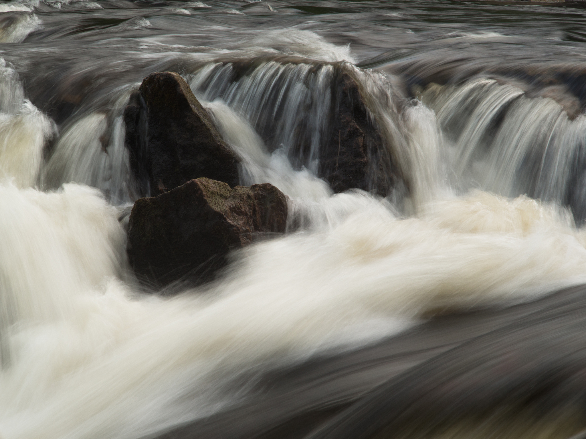 water flows around the stones