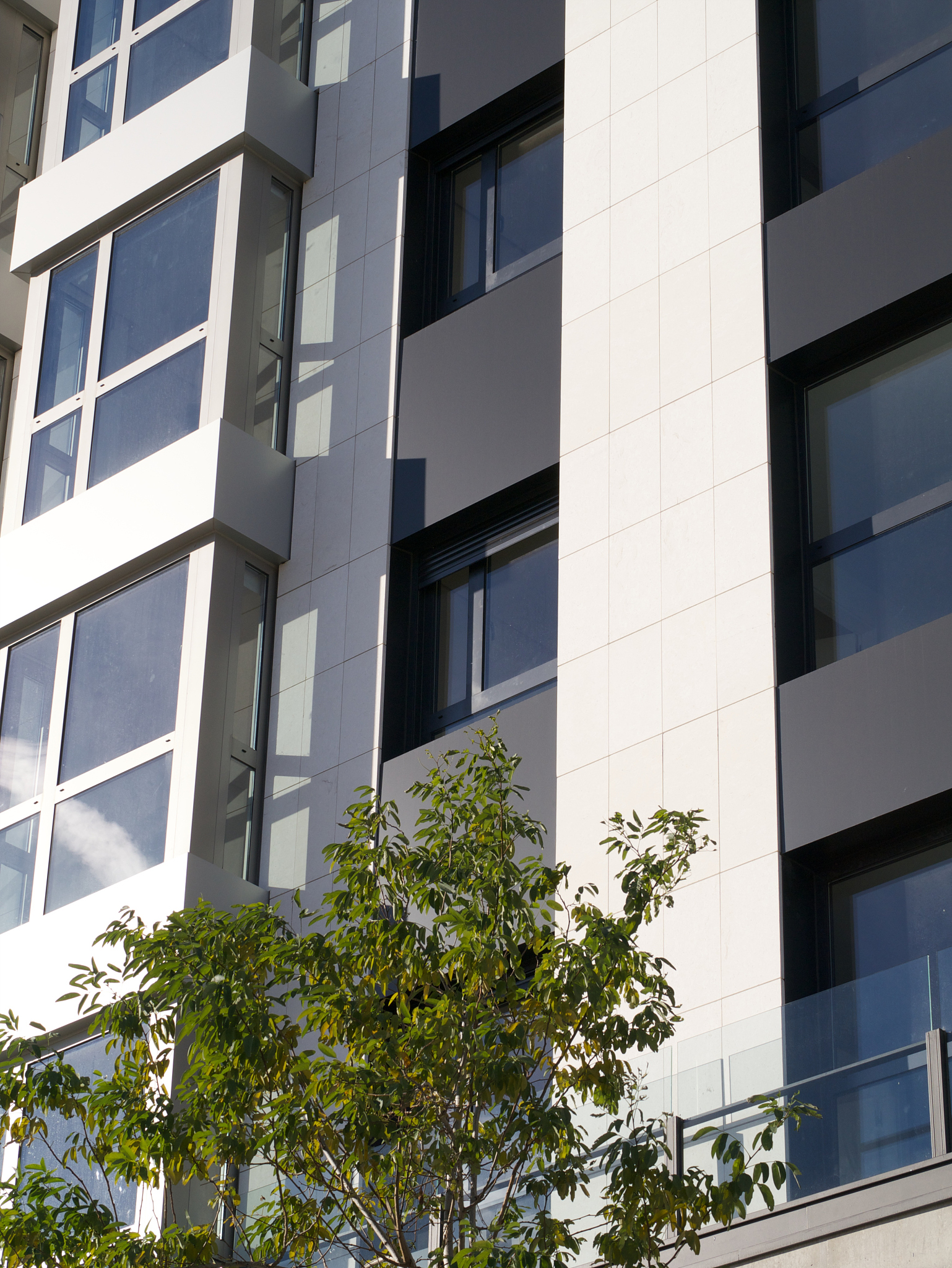 教学楼装修工程：从门窗到智能化系统，一站式服务