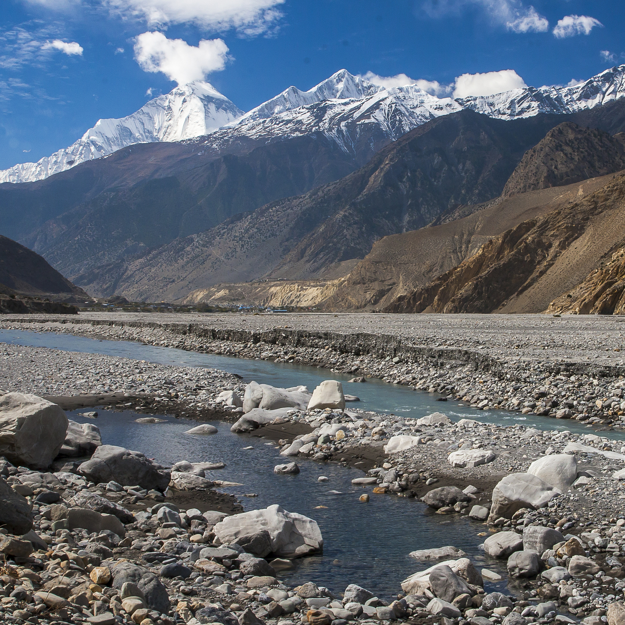 三江源地区地理特征：中国水源与生态保护重地