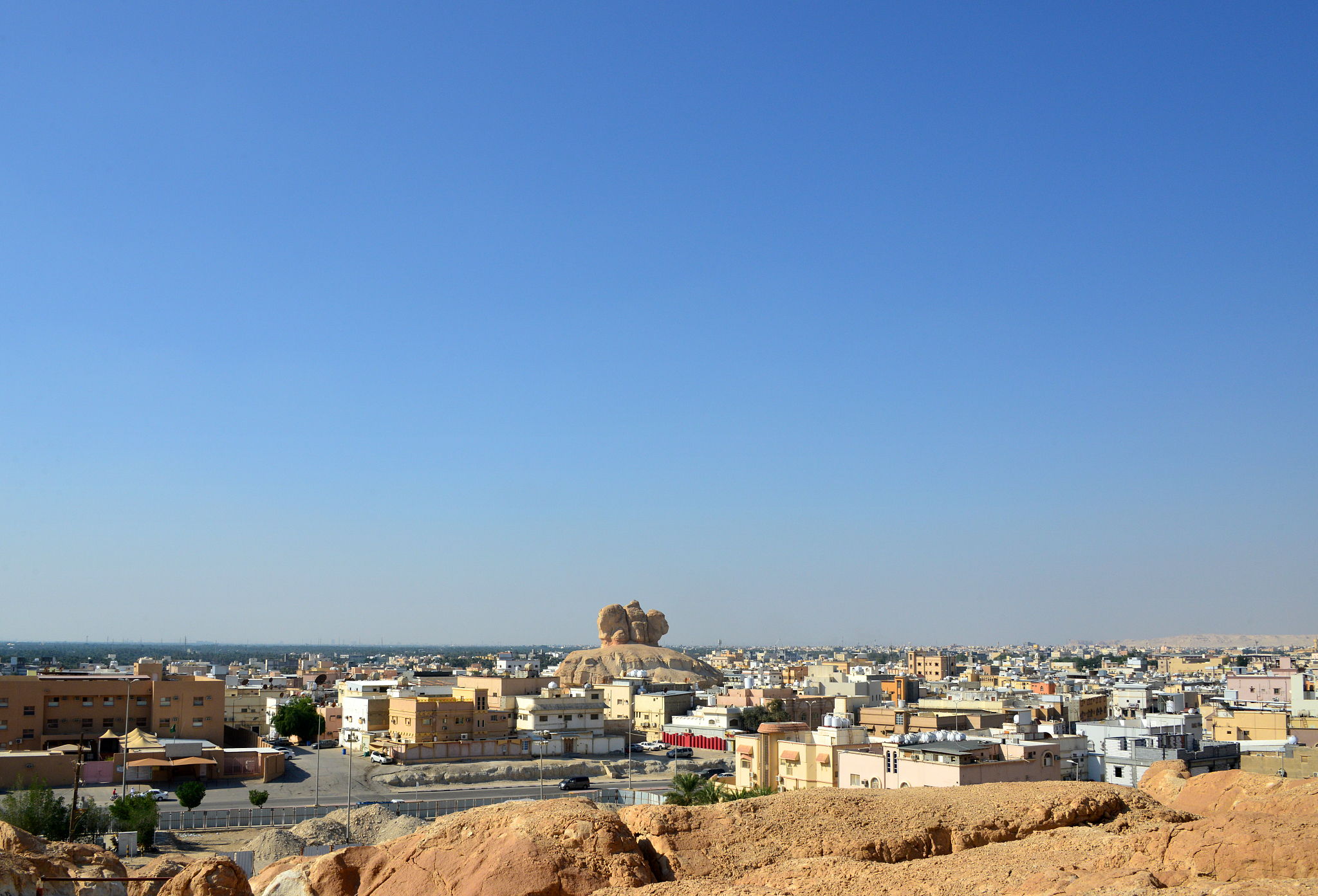 view over al-qarah with the hill of the heads, al-ahsa oasis, ea