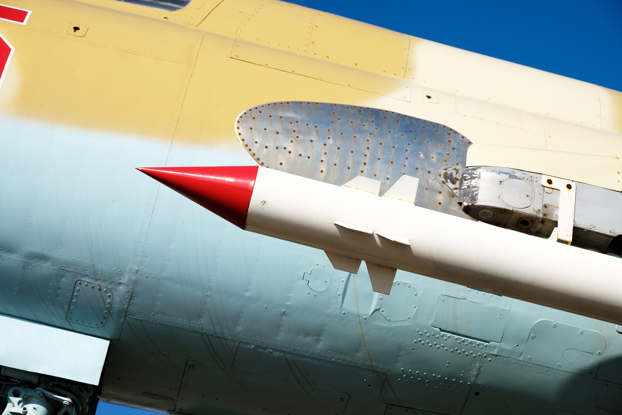 AIM-9M导弹升级解析：相较AIM-9L的七大优势