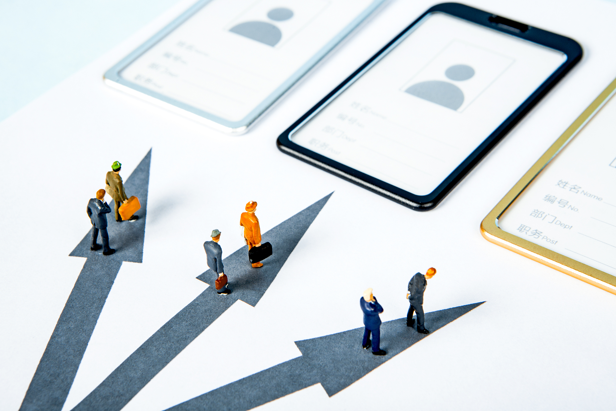 请重构这段话 实践出真知我们在实习中的目的就是为了把自己所学到的东西加以巩固同时向社会上的前辈学习书本上所没有的东西。就比如说自己发现问题的能力解决问题的能力同时锻炼自己的工作能力比如说对于公司代码bug的筛查并修正。提高自己适应社会的能力自我管理的能力了解现在社会的一些软件的形式需求情况发展方向以及前景而我最主要的就是为了顺利毕业做好充足的准备为自己能顺利的与社会环境接轨做好准备增强自己在社会中