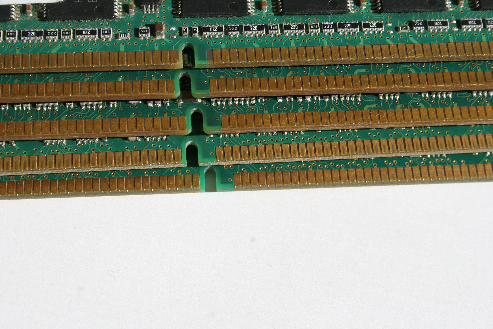 若某个内存条容量为1GB则说明该内存条中可存储 个字节。A2^30B10^30C某32位计算机主存地址为32位按字节编址则该计算机的主存地址范围是 。 A 0～4G-1 B 1～32G C 1～4G D 0～32G-1一个32位计算机按字节编址则每个地址可以寻址1个字节因为8位二进制数最大只有11111111即十进制的255所以一个32位计算机最多可以寻址$2^32$个字节。由