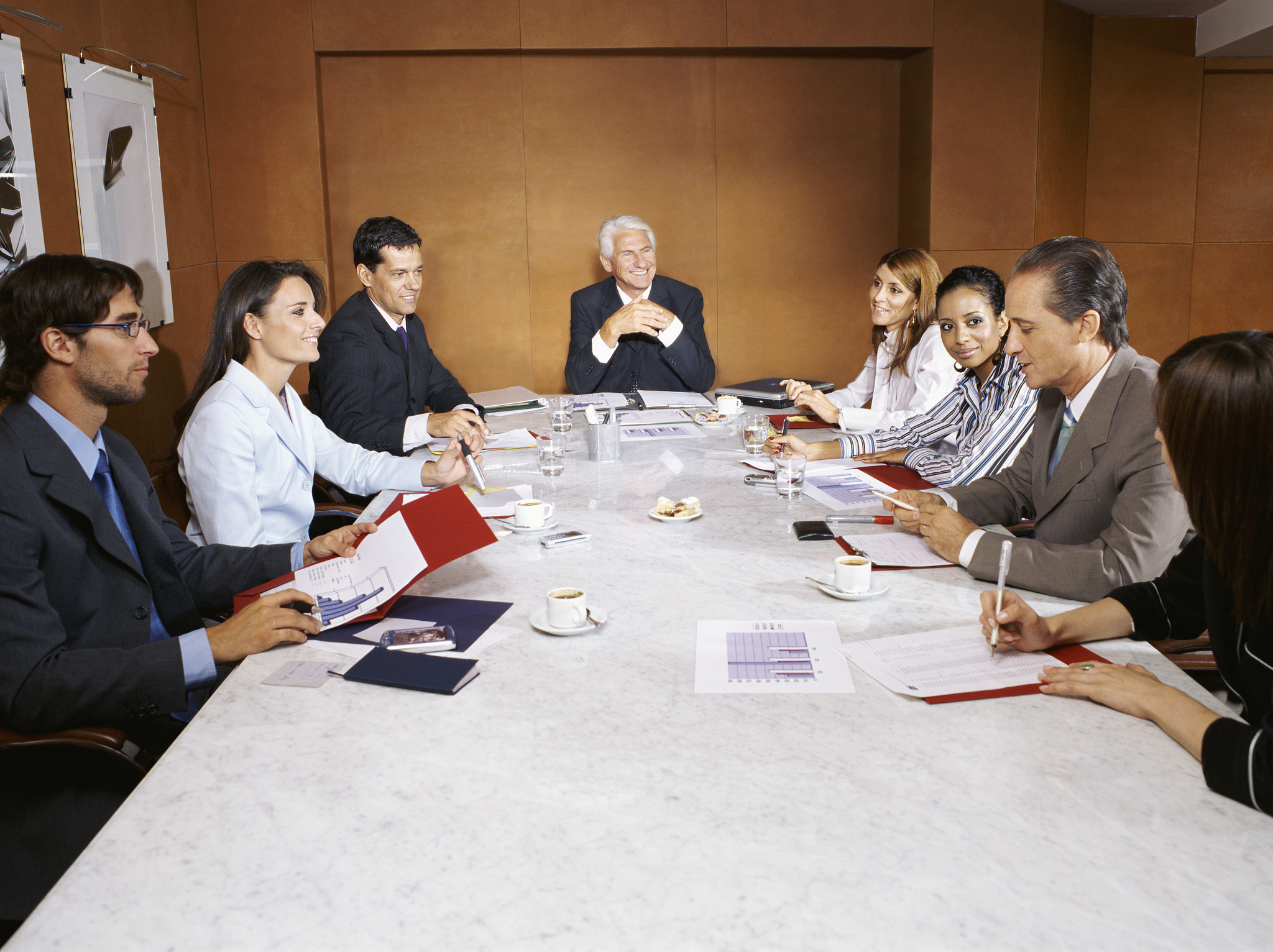六位领导，五杯水？巧妙应对会议难题！