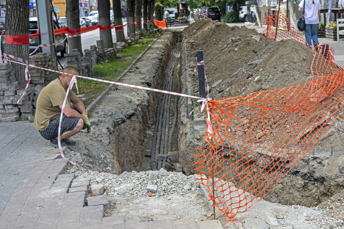 渗沟的使用寿命和性能：分离、加固、过滤、排水和保护