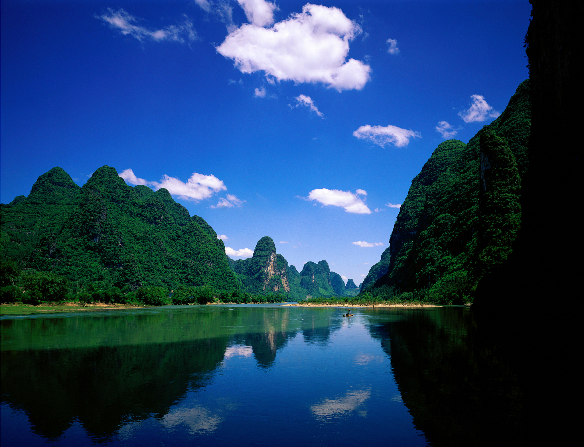 广西必去景点排名：桂林山水、北海银滩、阳朔西街等