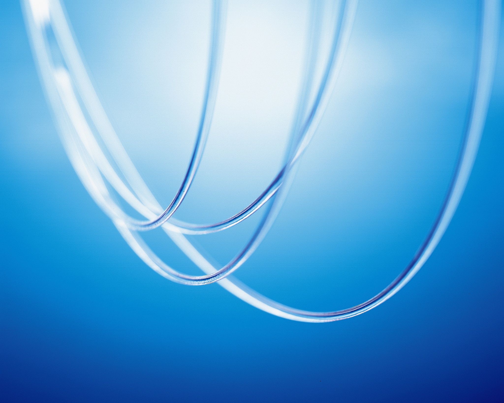 光纤类型详解：多模与单模的区别及传输系统构成