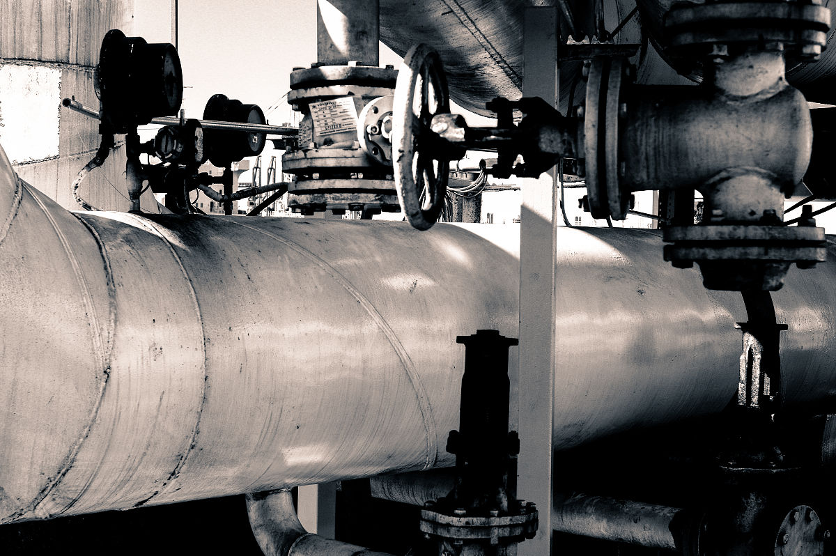 喷气发动机轴承室油膜厚度实验研究与流动分析