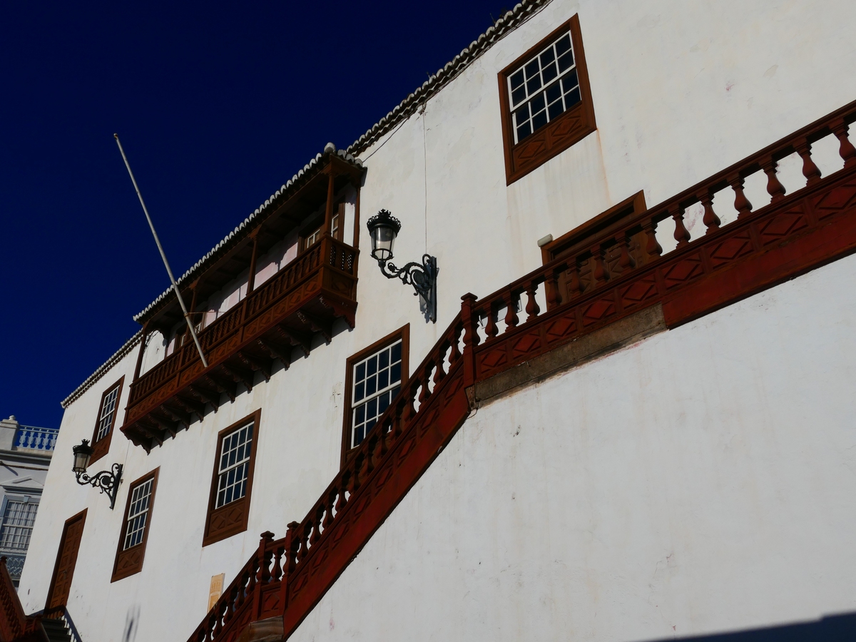 详细的讲述电影《回到未来》