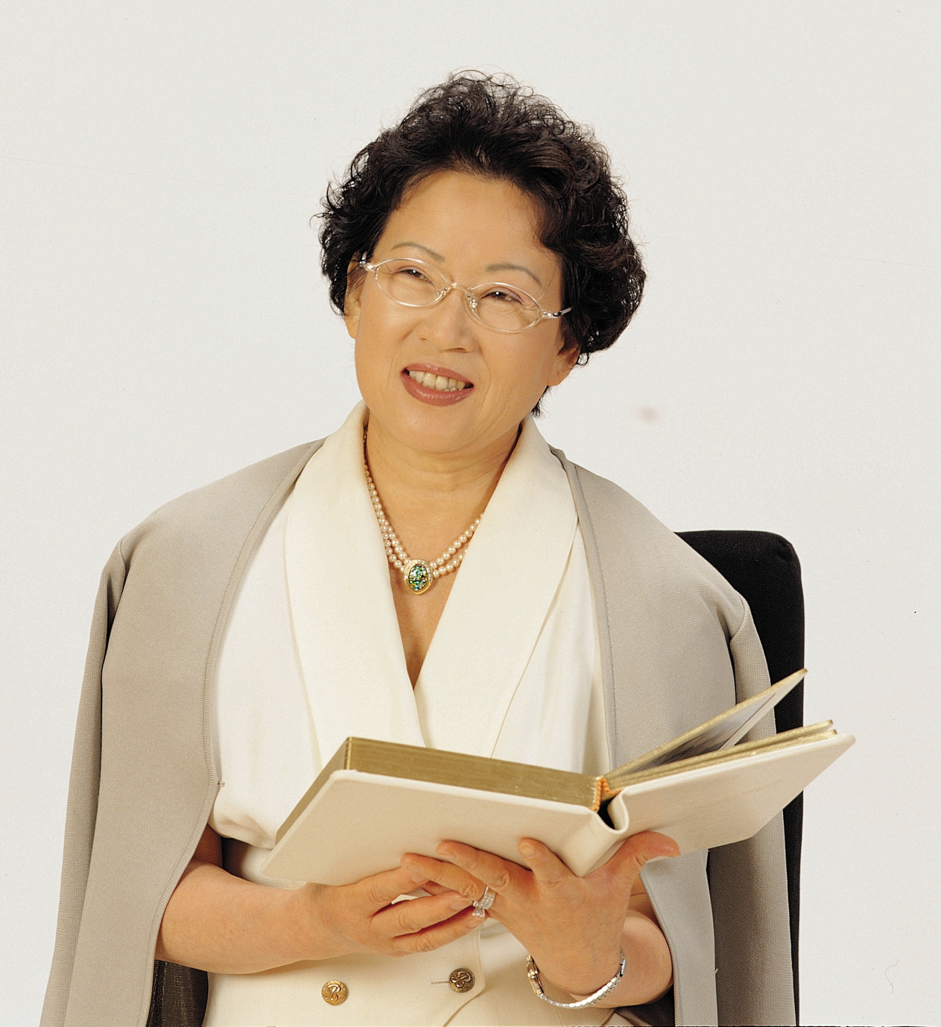 谷爱玲：中国现代文学的旗帜人物