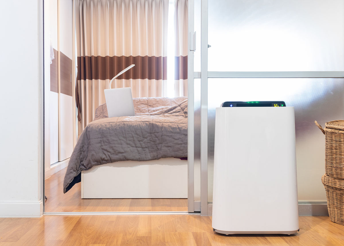 请帮我收集十款市场上的空气净化器并对所收集的净化器进行评价给出他们的评价体系