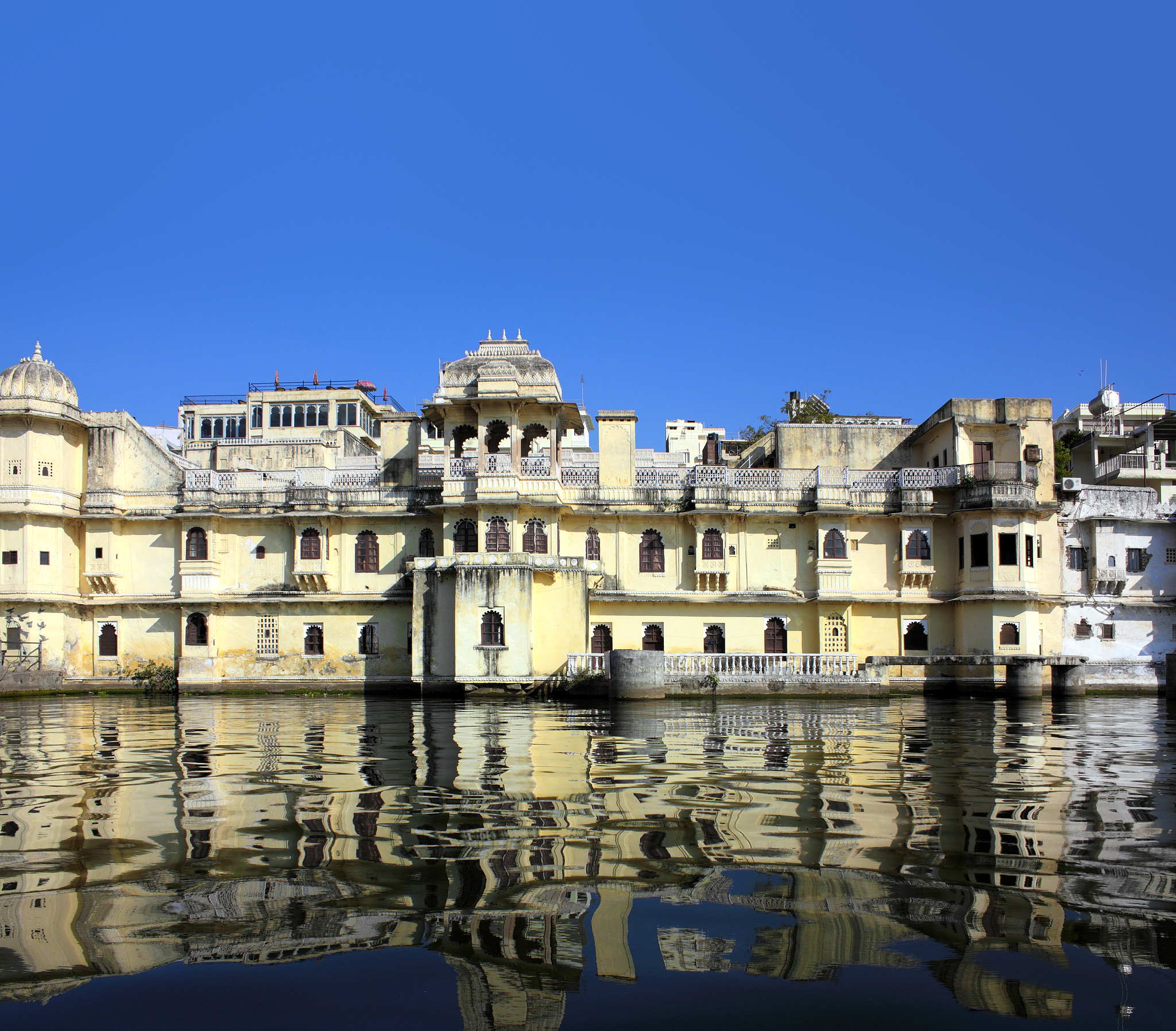 5 day itinerary for Udaipur 
Morning
Afternoon
Evening
write one line Description about for every place 
if you add eating place suggest from google review with minimum 4 star rating 
if available add opening and closing time and holiday of every place