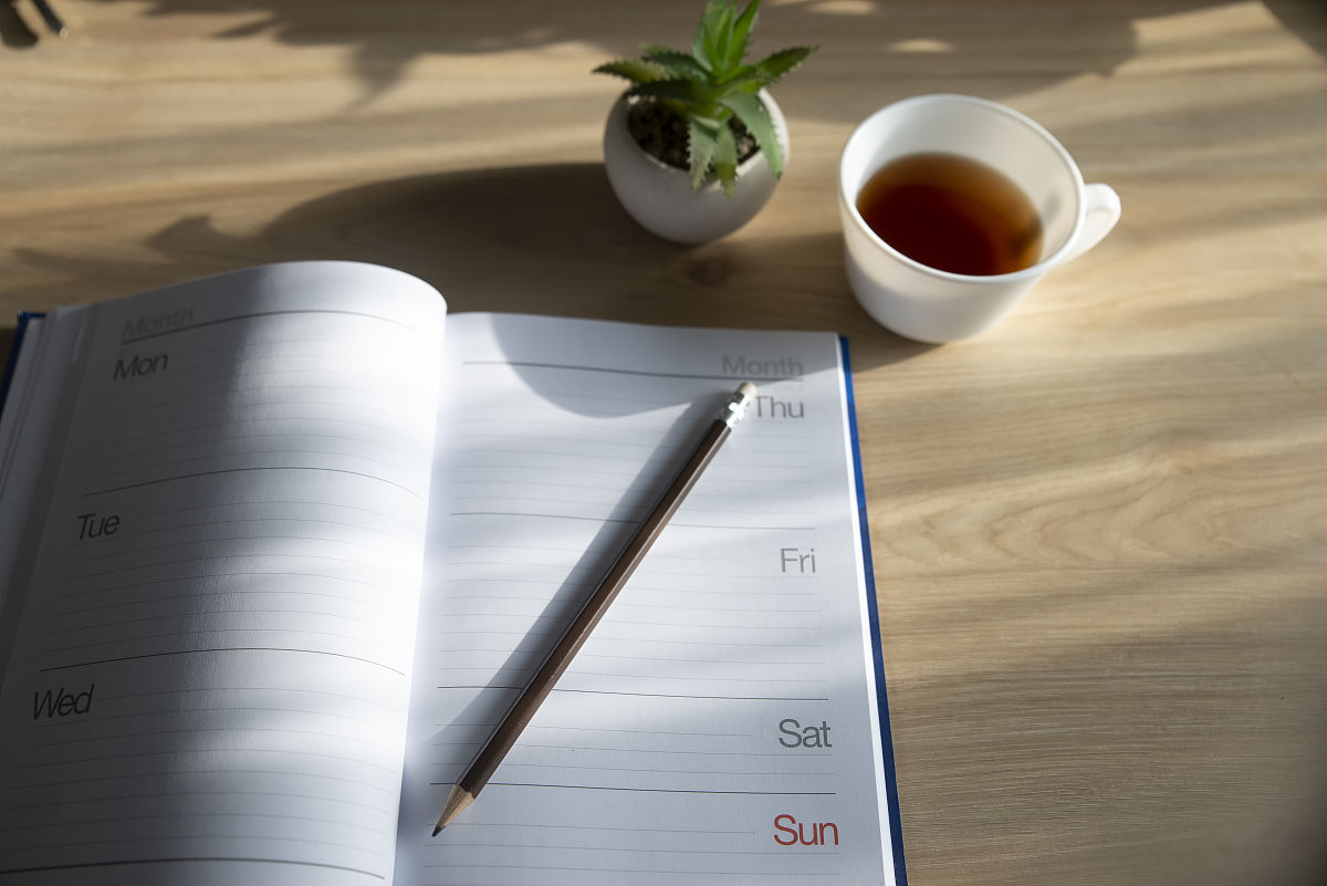 续写以下内容：会议还研究部署了春节期间值班值守和年后工作计划等工作