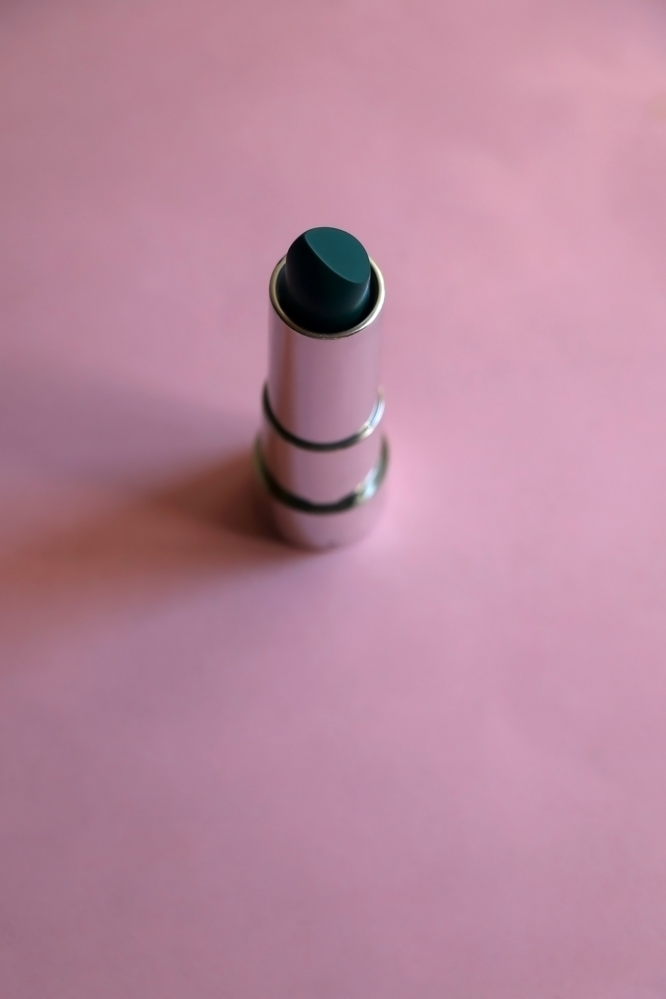 green lipstick