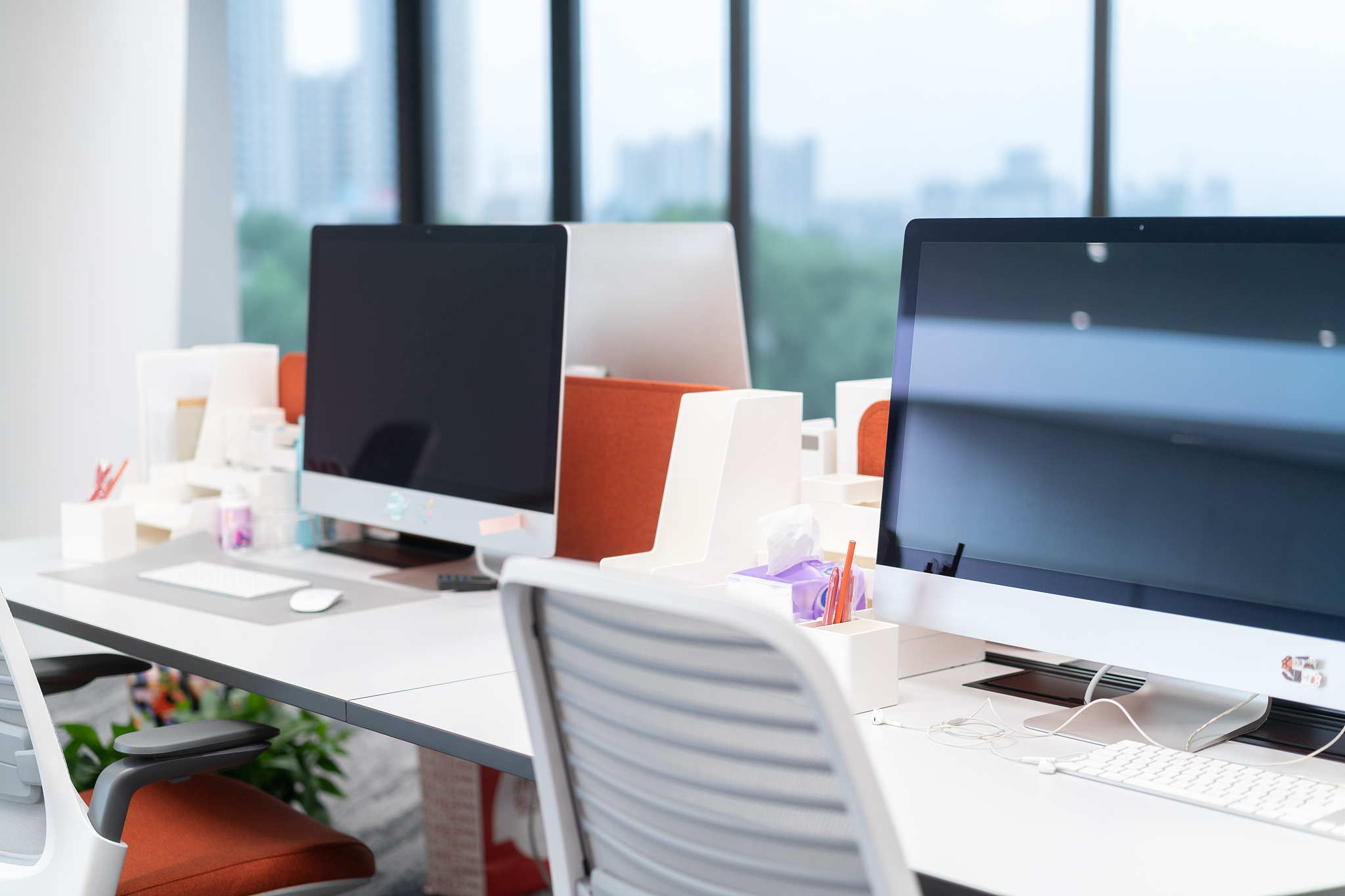 电动办公桌方案：打造舒适高效的现代办公环境