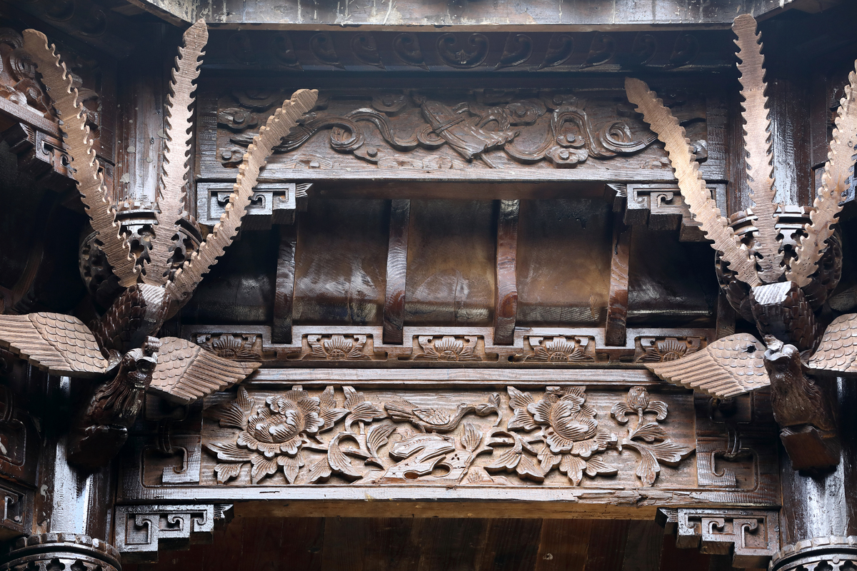 古镇房梁：承载历史的木质瑰宝