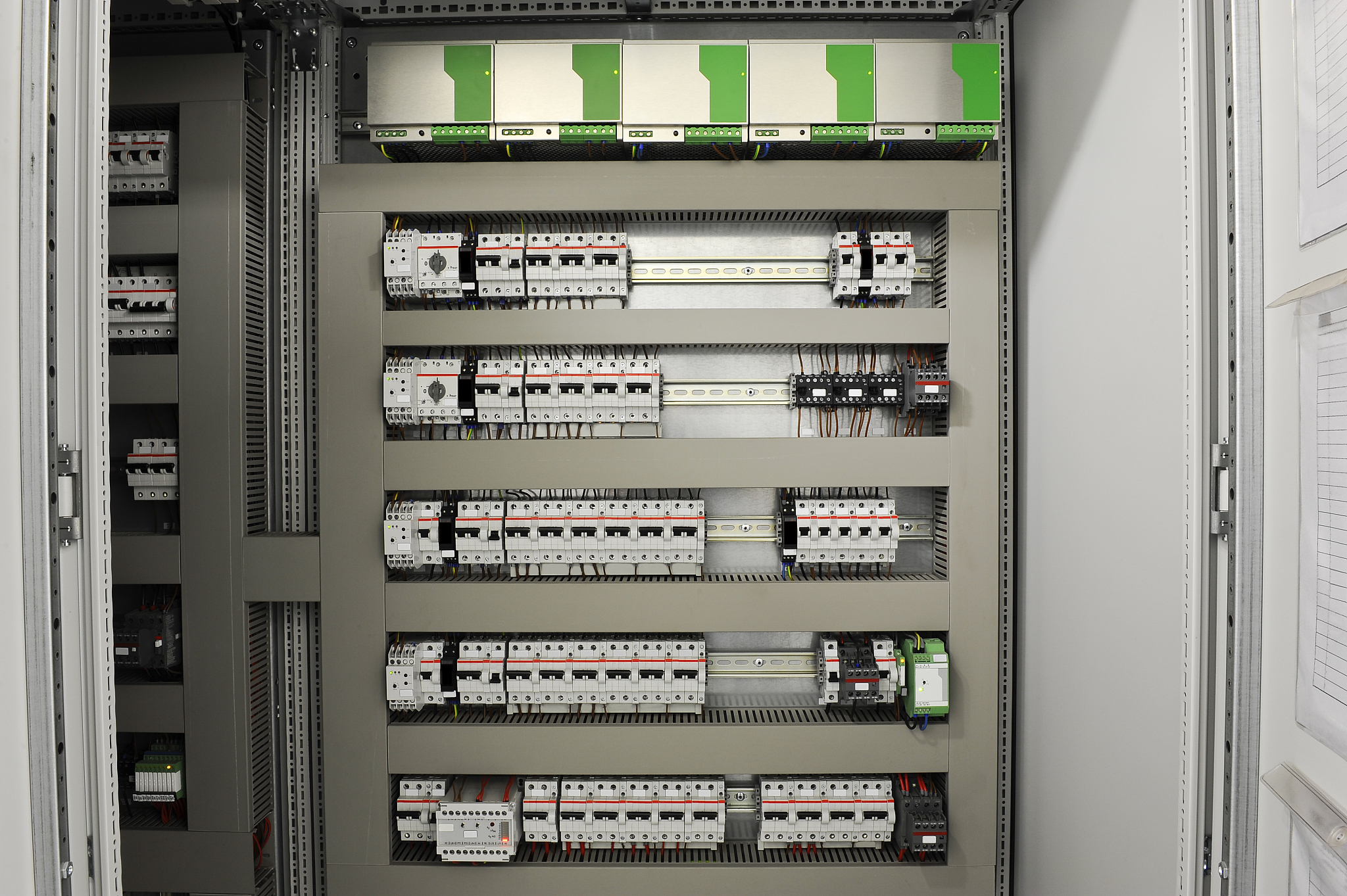 西门子modbus master 485模块信号txd闪烁rxd不亮集线器txd和rxd都闪烁帮我用200字详细描述