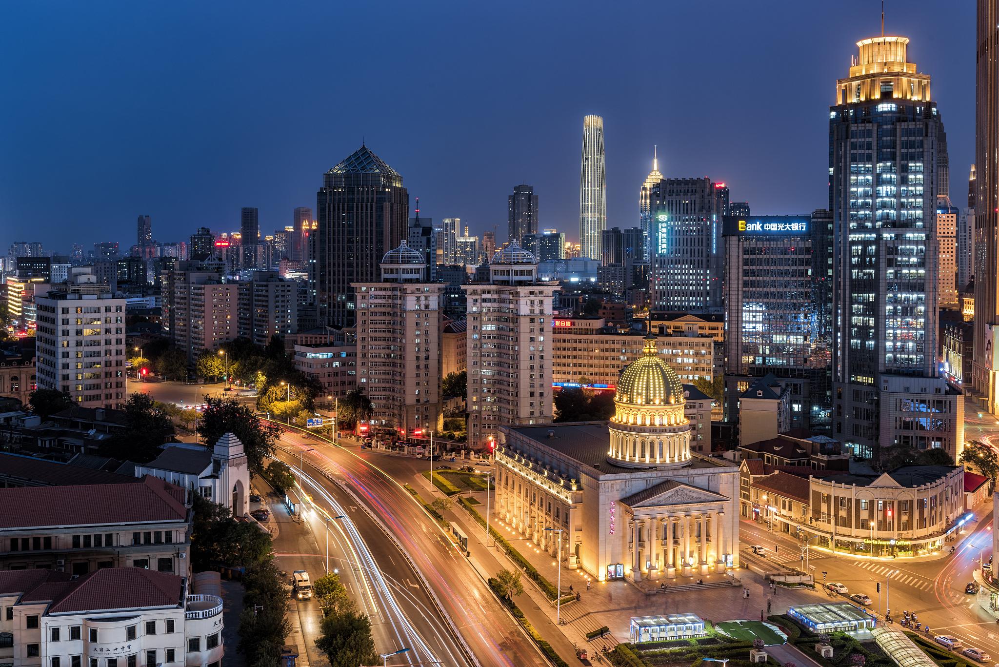 天津小白楼音乐厅夜景