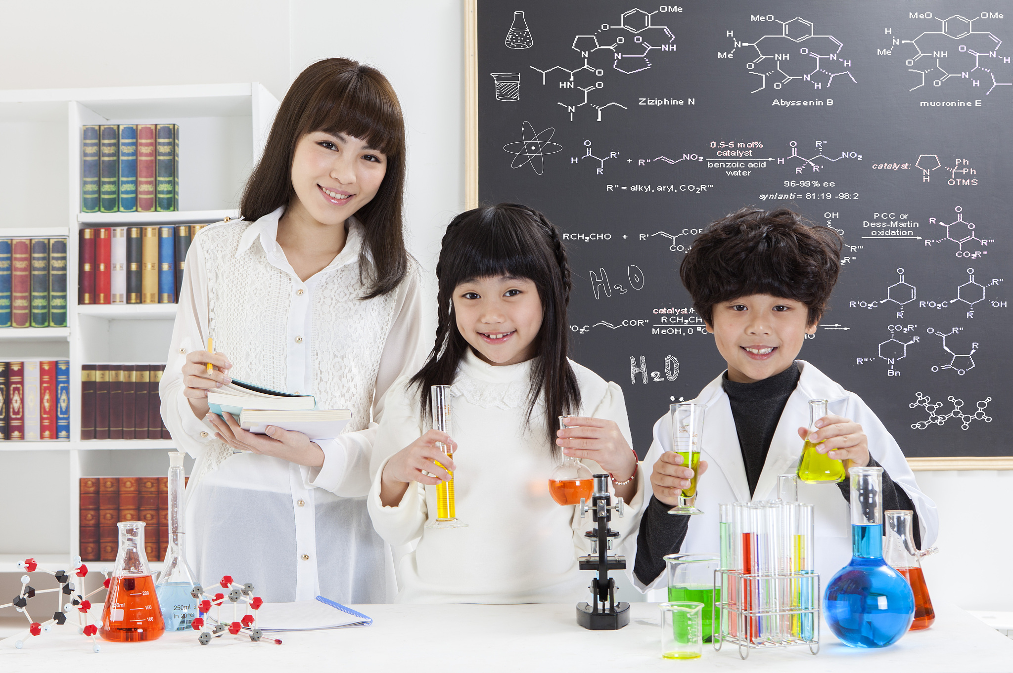 扮演一名教育领域博主如何让孩子爱上科学：探索科学教育的实践方法