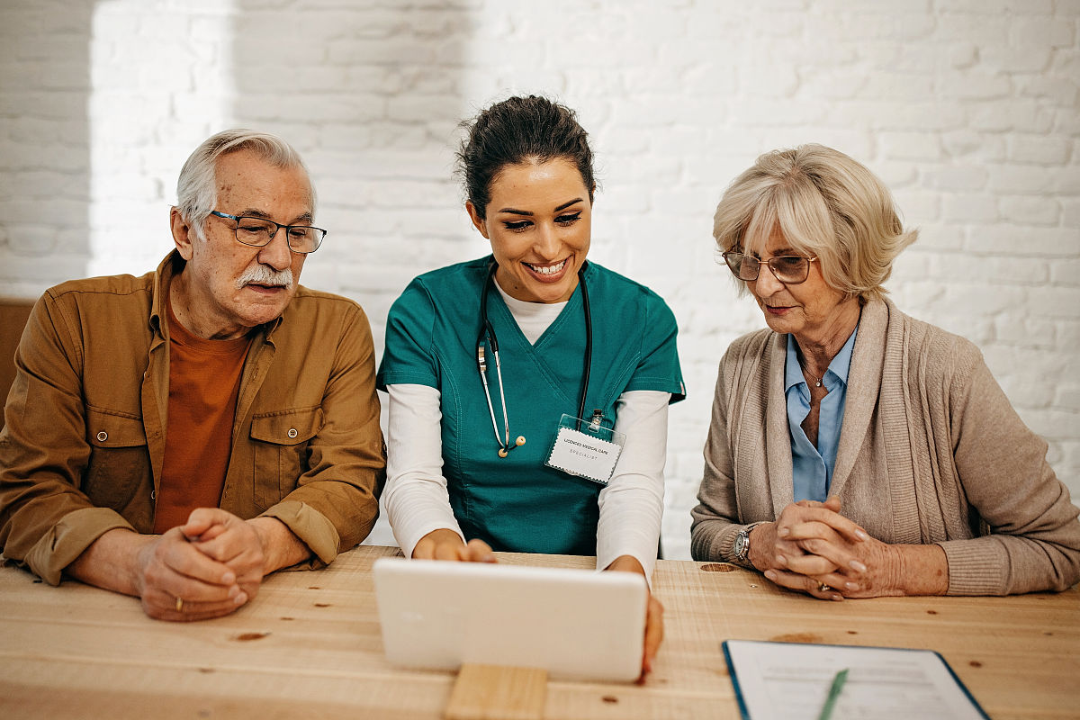 COVID-19 大流行期间独居老人的特征分析：潜类别分析